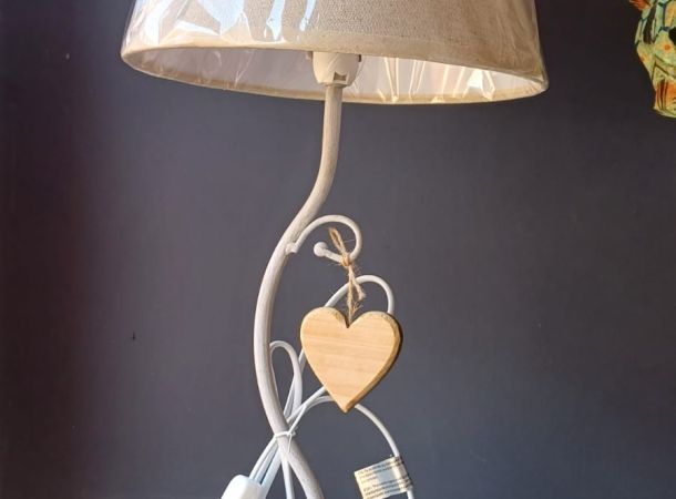 Lámpara metal corazón madera y pantalla de lino crudo 50cm