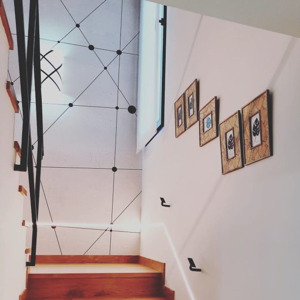 Imagen entrada al recibidor de una casa decorada por Sonia Blanco