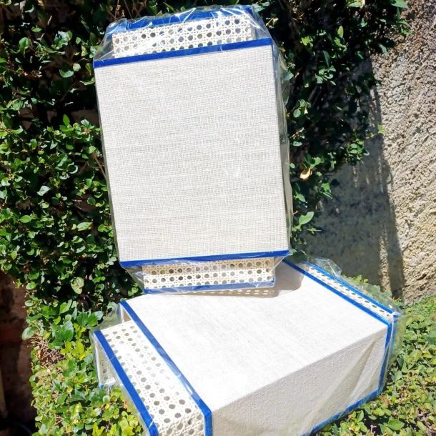 Imagen de lámparas diseñadas por Sonia de color blanco y azul