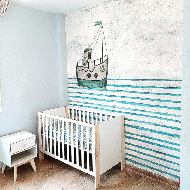Imagen diseño de una cuna en la habitación con pared de diseño de papel