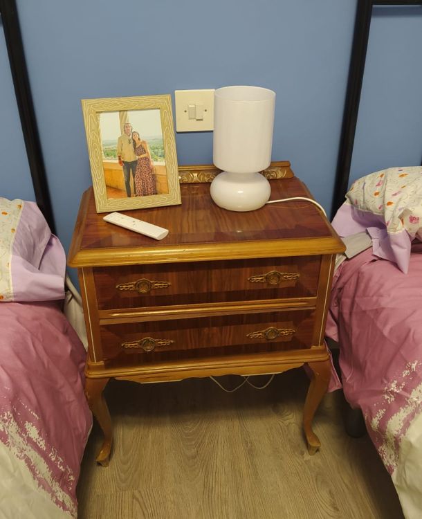 Imagen de mesita antes de restaurar 