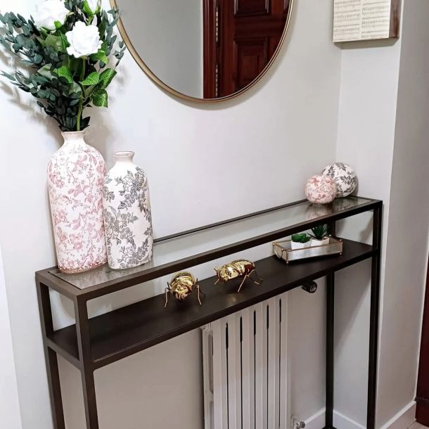 Imagen entrada al recibidor de una casa decorada por Sonia Blanco